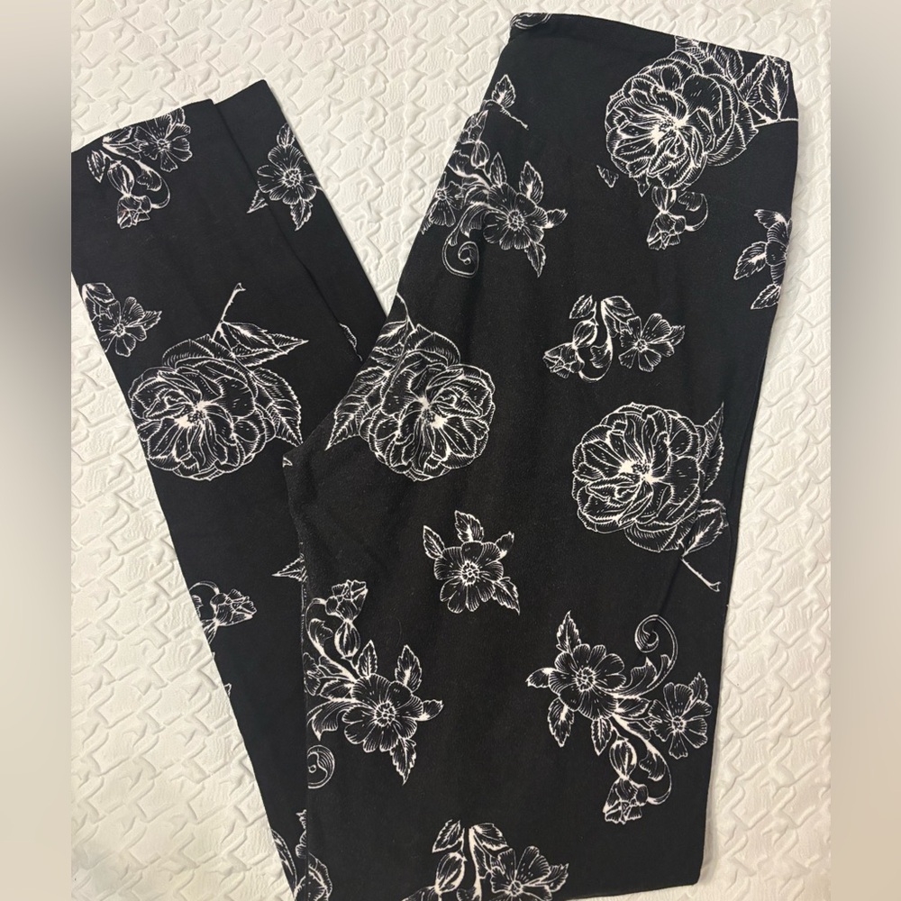 Lularoe UNICORN one size black and white floral leggings
